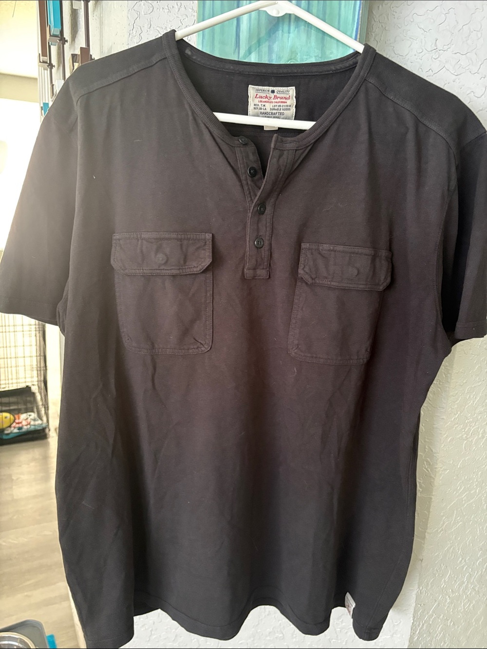 Lucky Brand Men’s Black Short-Sleeve Henley with Dual Chest Pockets size xl